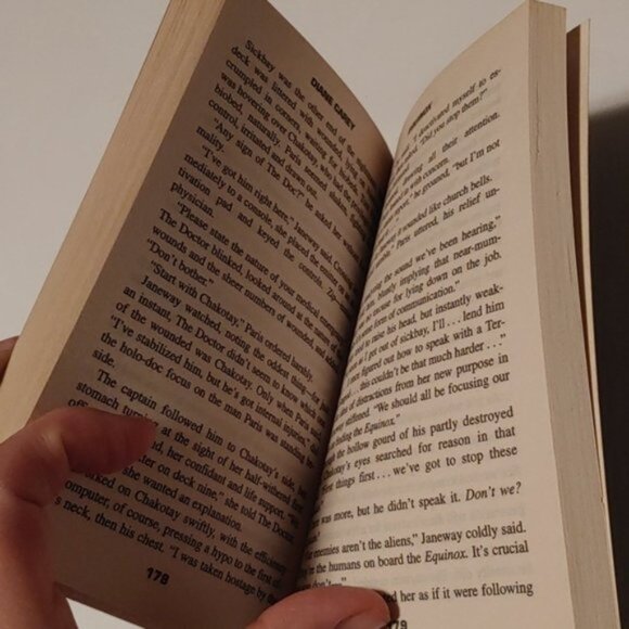 3/$13 Star Trek Voyager: Equinox adult novel paperback 1999 by Diane Carr - Picture 5 of 5